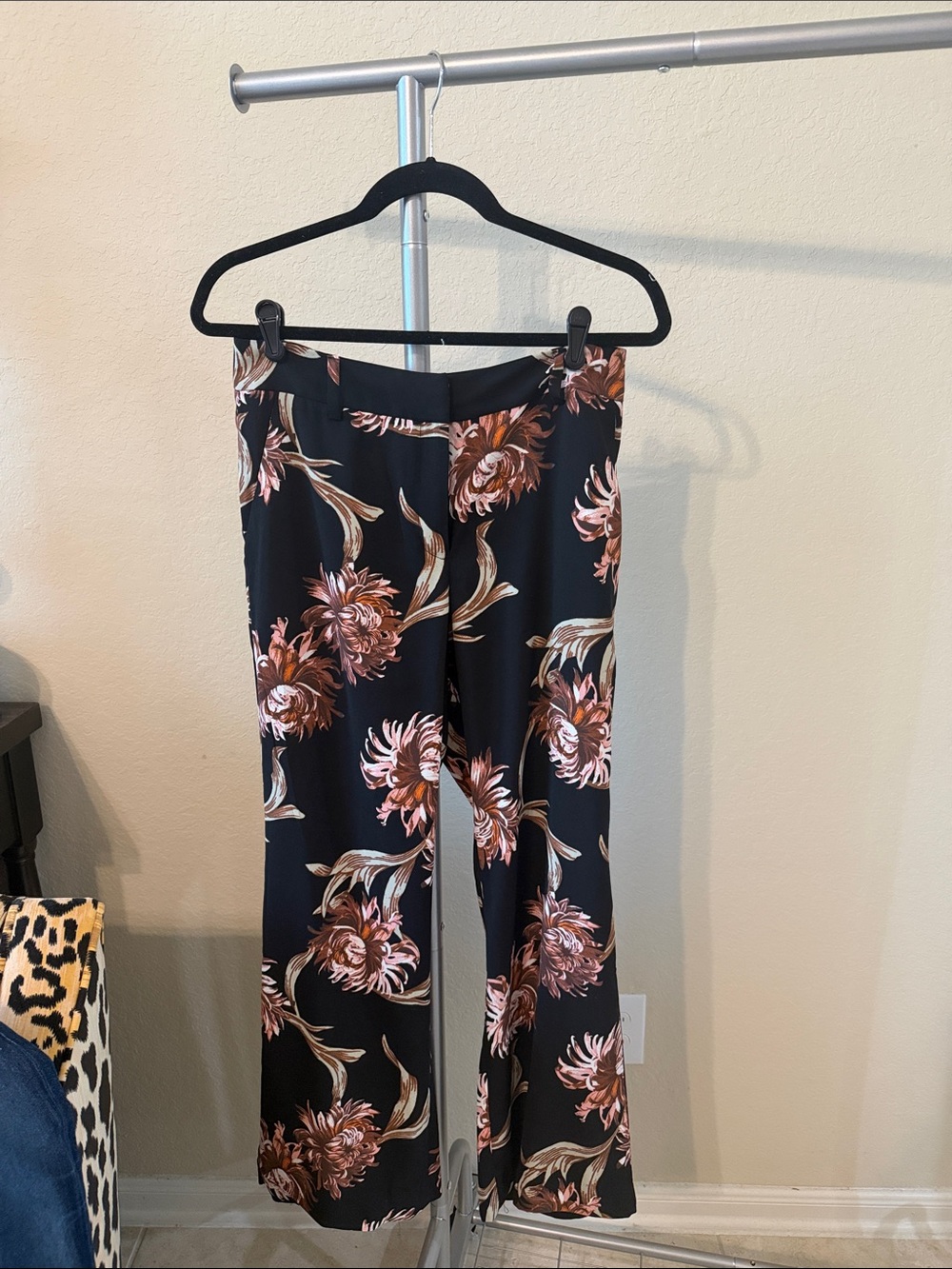 Leith Black Wide-Leg Pants with Pink & Brown Floral